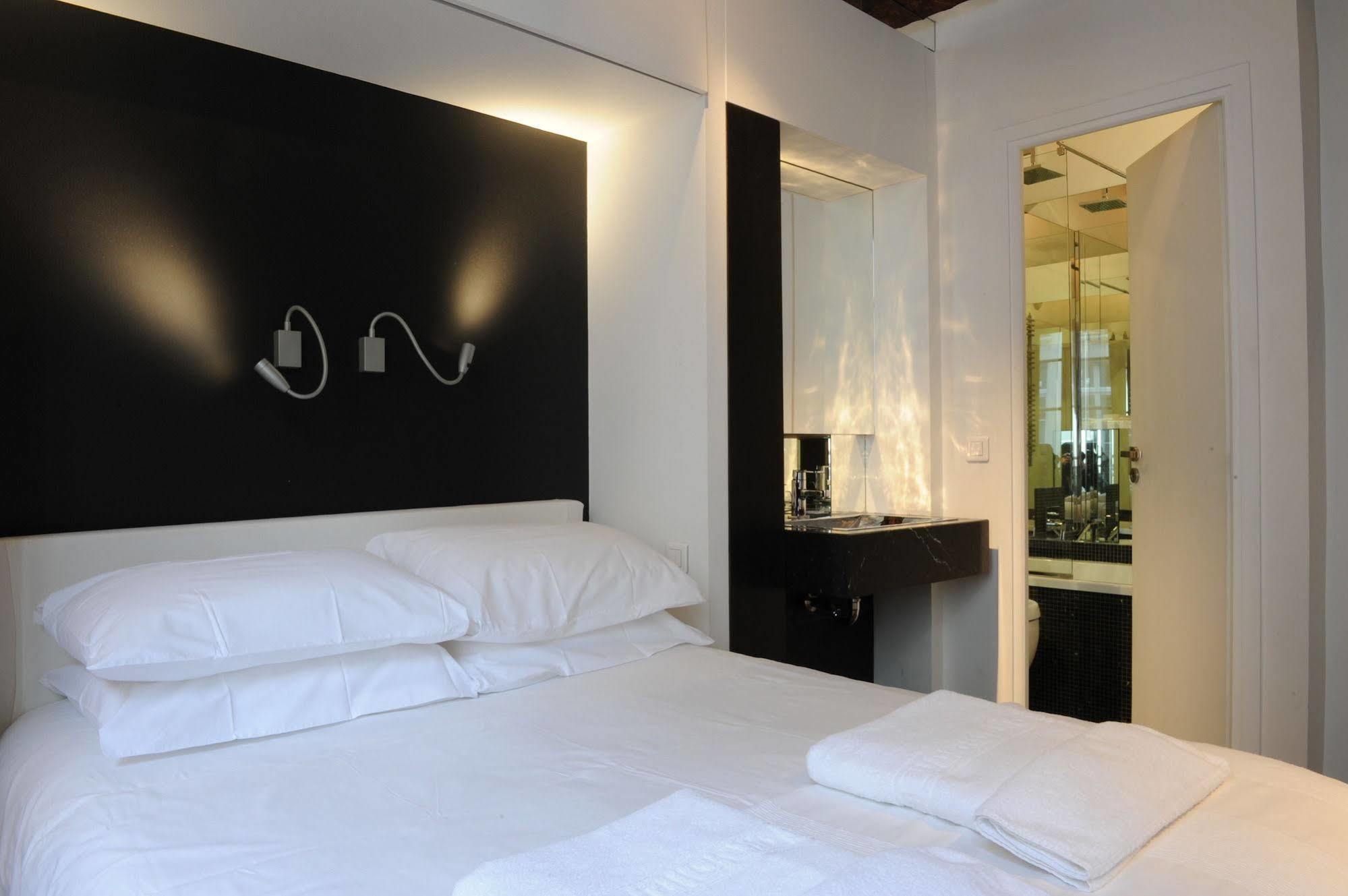 Boutique De La Place Des Vosges Hotel Parigi